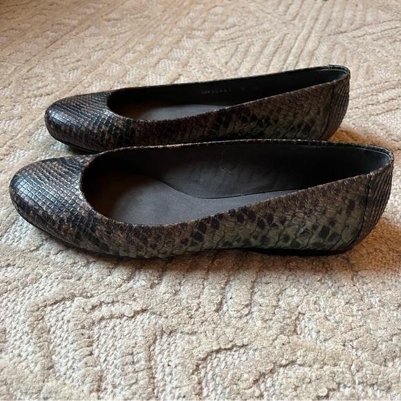 Stuart Weitzman Snakeskin Flats - Picture 6 of 11
